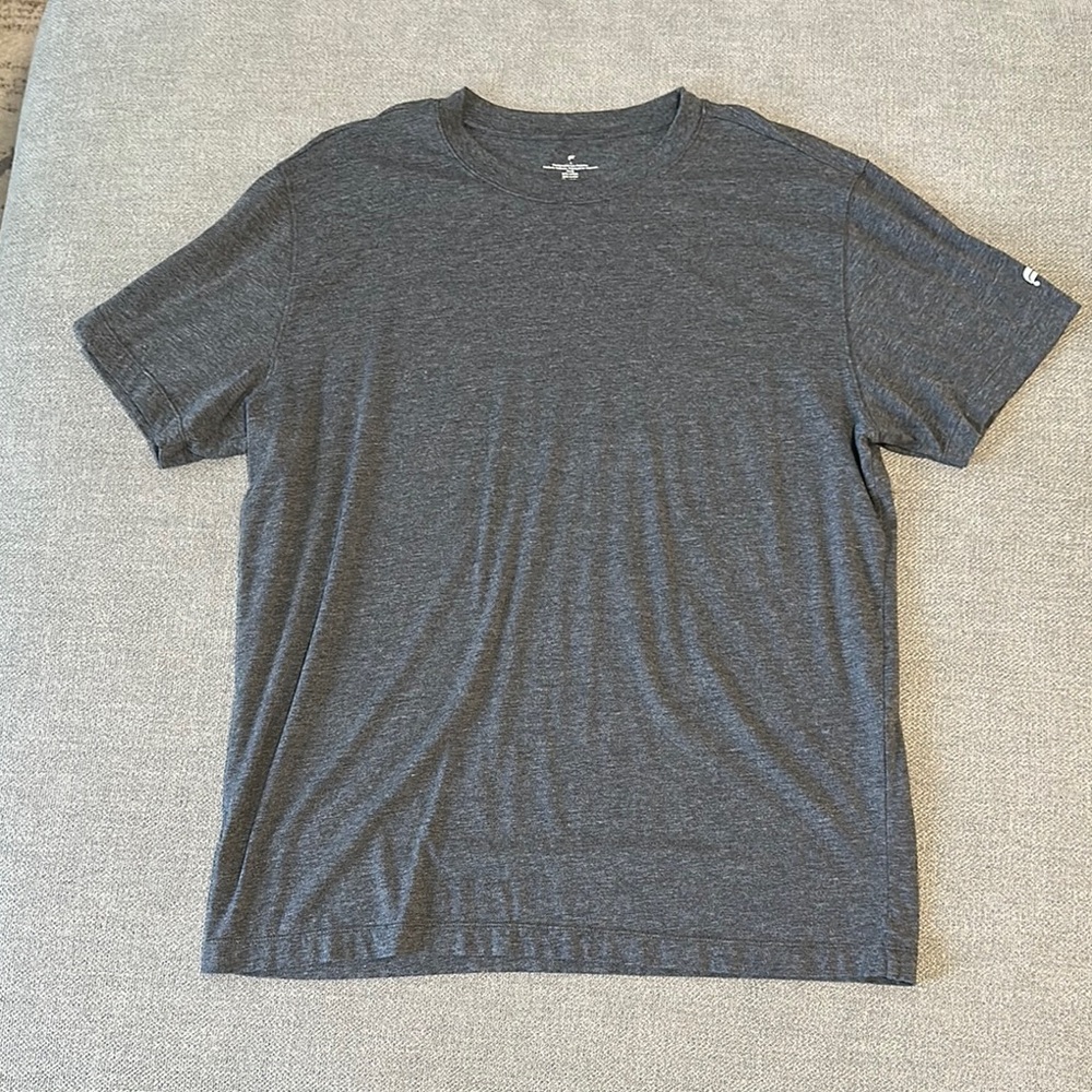 Fabletics Men’s Large 24-7 T-Shirt - Grey